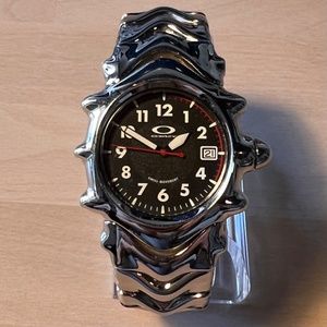 ONE OF A KIND - OAKLEY Watch - Saddleback - Polished/Black